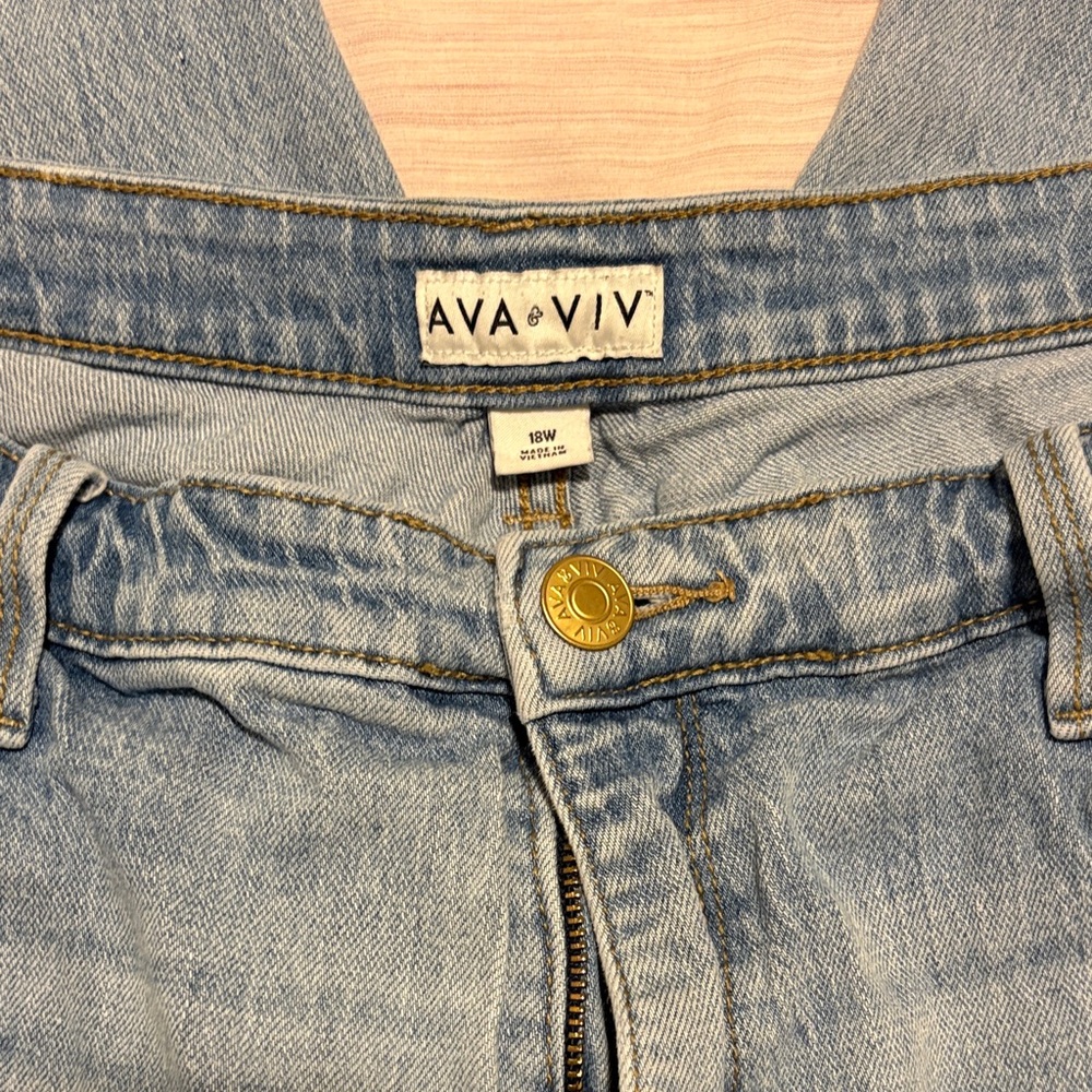 Ava & Viv Light Blue Denim Cropped/Ankle Pants